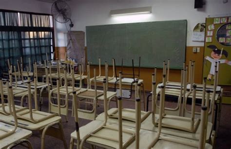 Los docentes expresaron que insistirán en las movilizaciones hasta tanto haya un acuerdo en los temas económicos con el gobierno. Se cumple el paro nacional docente por 48 horas - LED.FM ...