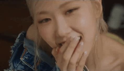 Rose GIF By BLACKPINK