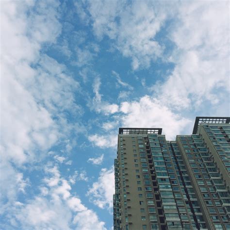 無料画像 地平線 雲 空 スカイライン 太陽光 シティ 超高層ビル 都市景観 昼間 反射 タワー 青 気象現象
