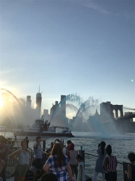 Gli algoritmi del social network non apprezzano il linguaggio del documento fondativo statunitense, e rimuovono un post di un giornale che celebrava il 4 luglio, il giorno dell'indipendenza americana. 4 luglio a New York: storia e curiosità - New York City 4 All