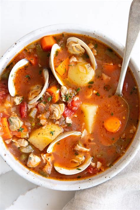 On one of my many visits to new england, we sampled clam chowders at practically every stop. Manhattan Clam Chowder Recipe - The Forked Spoon