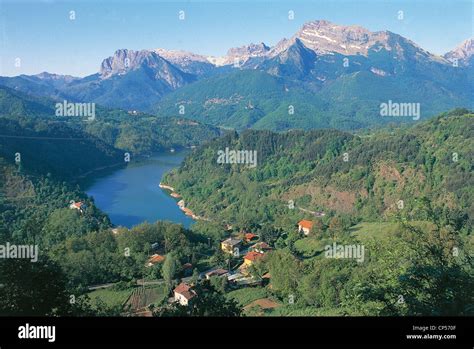 Tuscany High Valley Lake Serchio Gramolazzo Stock Photo Alamy