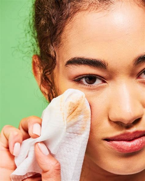 11 Biodegradable Makeup Wipes You Can Throw Right In The Compost