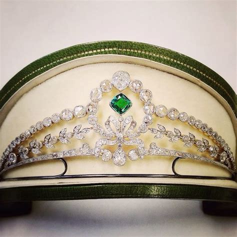 A Gorgeous Diamond And Emerald Tiara By Koch 1910 Auctioned By