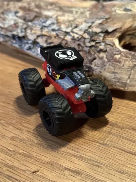Mattel Hot Wheels Monster Jam Truck Bone Shaker Scale Skull W