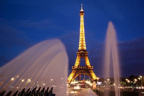 Entrada Torre Eiffel De Noche Con Acceso Prioritario Y Audio Guía En