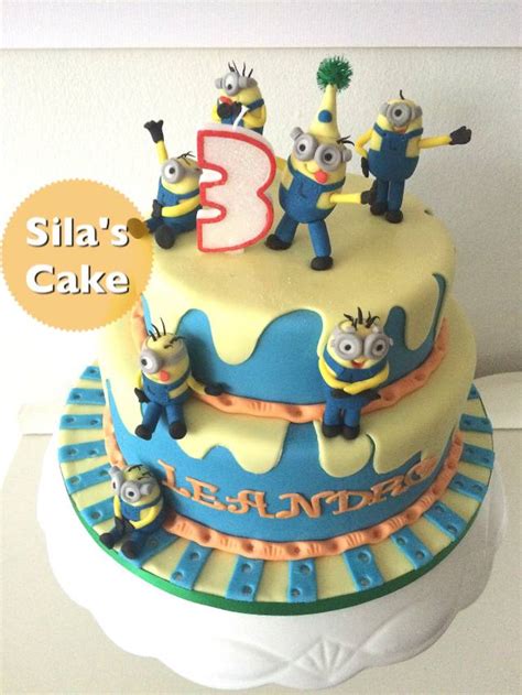 Minions Cake Decorated Cake By Assiléia Lucas Silas Cakesdecor