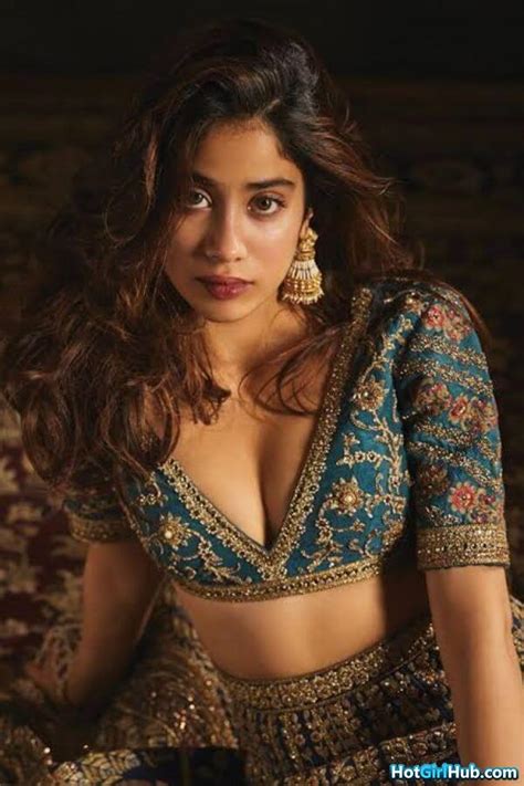 Janhvi Kapoor Hot Bollywood Actress Sexy Pics 15 Photos