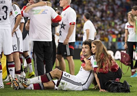 Sami khedira wife and kids. Fotoverslag: Duits feestje met vrouwen en kinderen | Foto ...