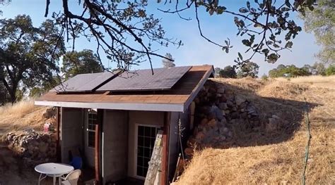 You're absolutely right, this isn't an underground container home. An Earth-Cooled Underground Shipping Container Home For ...
