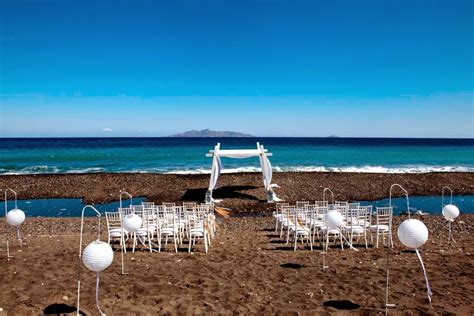 Beach Wedding In Santorini Weddings In Greece Destination Weddings