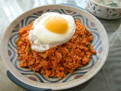 2 kimchi fried rice is made primarily with kimchi and rice, along with other. 충격의 김치 볶음밥 (일명 충김볶) : 네이버 블로그