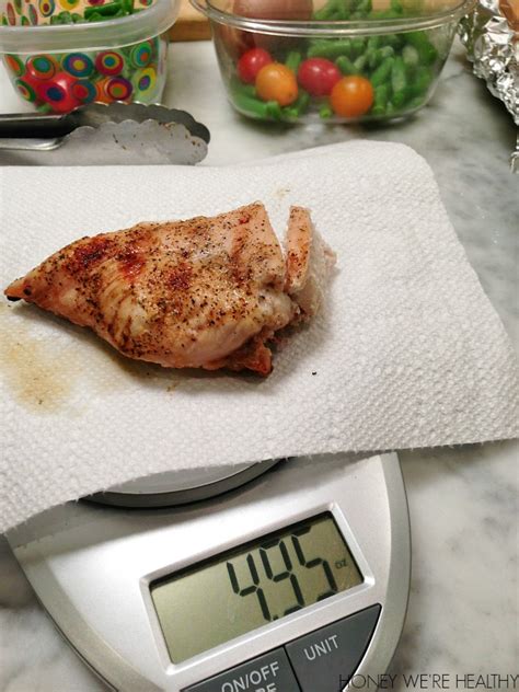 While about 180 g of skinless chicken breast contains 300 calories and 80% protein, and 20% fat, these numbers vary widely when you include the skin. Calories In Four Oz Chicken Breast | Johny Fit