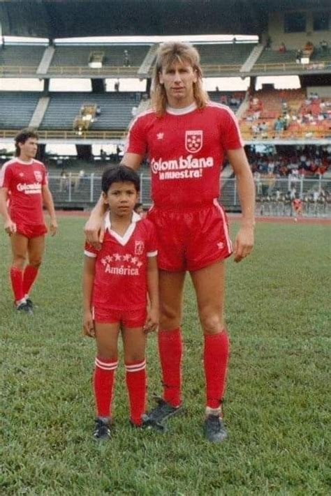 Ricardo gareca siempre estuvo en la mira de pablo escobar, sin embargo, no llegaron a él. Ricardo Gareca | Lugares