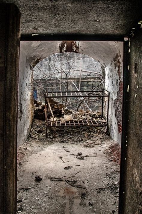 Eastern State Penitentiary Abandoned Places Abandoned Prisons Old