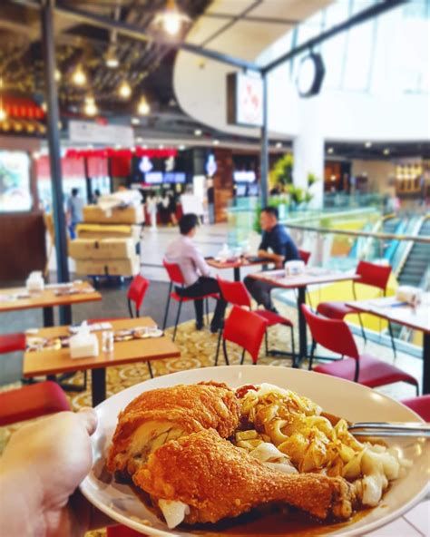 Die chicken fleisch zubereitet ist schön mit kein blut zu sehen, die haut ist knusprig und der ich habe versucht, das neueste zweigstelle ist in bandar puteri puchong und ich bin froh, dass es dies ist der ort, wo ich als das fried chicken gelüste ergeben. LIM FRIED CHICKEN(LFC) @ Sunway Velocity, Kuala Lumpur
