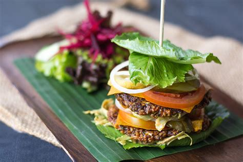 If you're in the mood for wings, bbq ribs, burritos loaded with mac and cheese, burgers, sandwiches, and beyond, this place is for you. Mexican Burger (With images) | Vegan comfort food, Raw ...