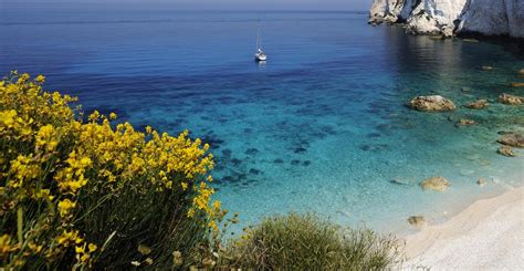 In vergelijking met de ander eilanden is corfu erg groen dankzij de grote hoeveelheid olijfbomen. Eilandhoppen Ionische Eilanden - Eilandhoppen op Maat