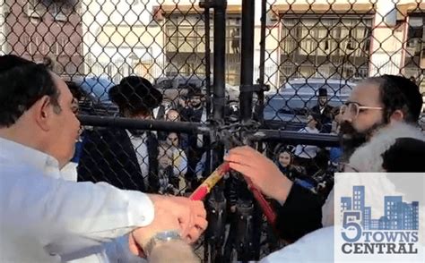 heshy tischler and co praised after breaking open lock at nyc park 5 towns central