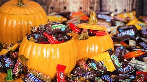 Americans Load Up On Candy Trick Or Treat Or Not To Battle Pandemic