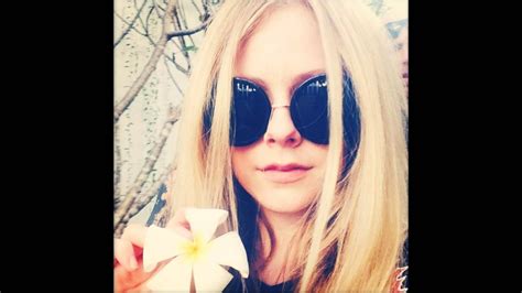 Avril Lavigne Selfie 2011 2014 Youtube