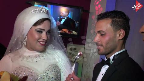 قبله ساخنه من العريس لعروسته يوم زفافه وشوف رد فعل وكسوف العروسه تصوير فيتو Youtube