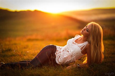 Maria Girl Model Sunset View Fashion Hair Blonde Lies Wallpapers Hd Desktop And Mobile
