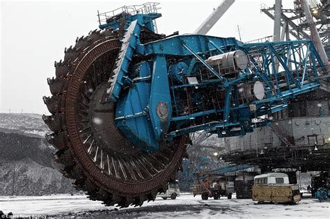 45000 Ton Coal Mining Machine Has Blade The Size Of A Four Storey