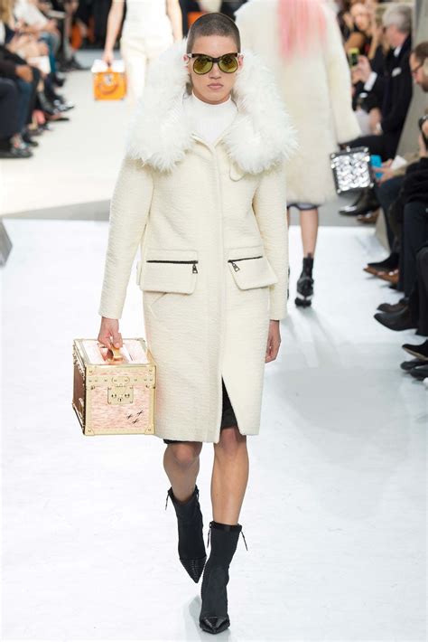 louis vuitton fall 2015 ready to wear collection gallery vogue fashion 70s