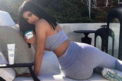Kylie Jenner Accidentally Flashes Knickers In Daring Thigh Skimming