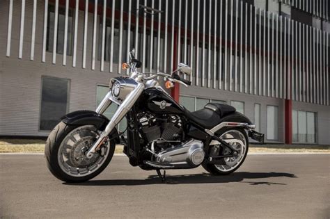 This fat boy bike weighs 317 kg and has a fuel tank. 2020 Harley-Davidson Fat Boy 114 Specs & Info | wBW