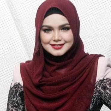 Harapan ibu dato' sri siti nurhaliza terhadap cucu, siti aafiyah. Siti Nurhaliza - Comel Pipi Merah Lyrics | Genius Lyrics