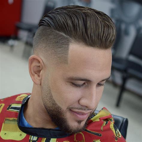 Basically men shouldn't use many accents in their looks because there's always a risk to slip into something gaudy. 21 Undercut Haircuts + Hairstyles For Men (2018 Update)