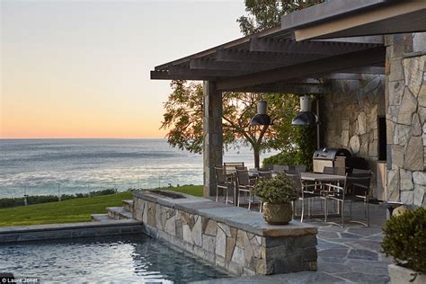 Courteney Cox Sells Some Of The Pieces In Her Malibu Home Daily Mail