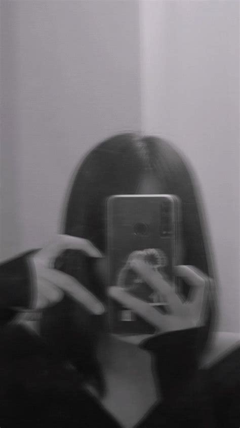 Rpw Port Faceless In 2021 Mirror Selfie Girl Face Blur Mirror