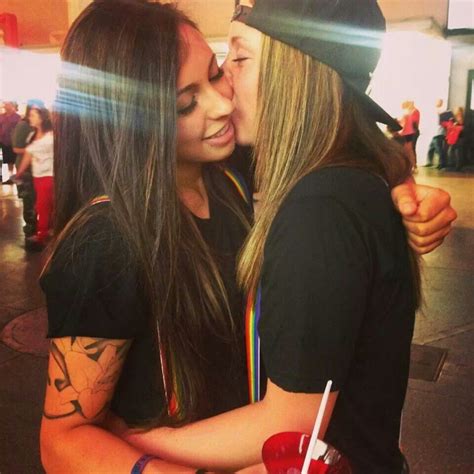 Cute Lesbian Couples Lesbian Pride Lesbian Love Lesbians Kissing