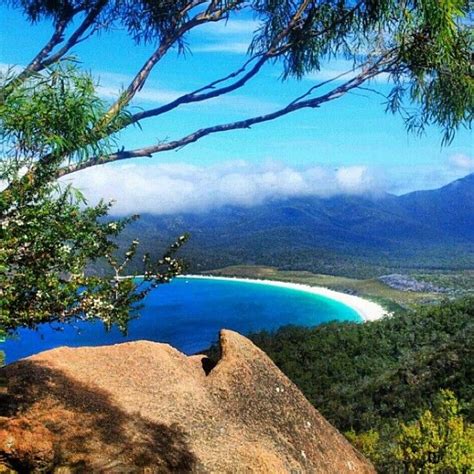 I'm going to great britain in october. Wineglass Bay #Tasmania #Australia | Beautiful scenery ...