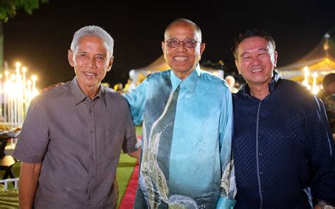 Tan sri lee is the group managing director of country heights group since 1st october 1986. Tan Sri Lee Kim Yew's 64th Garden Birthday Party | Tatler ...