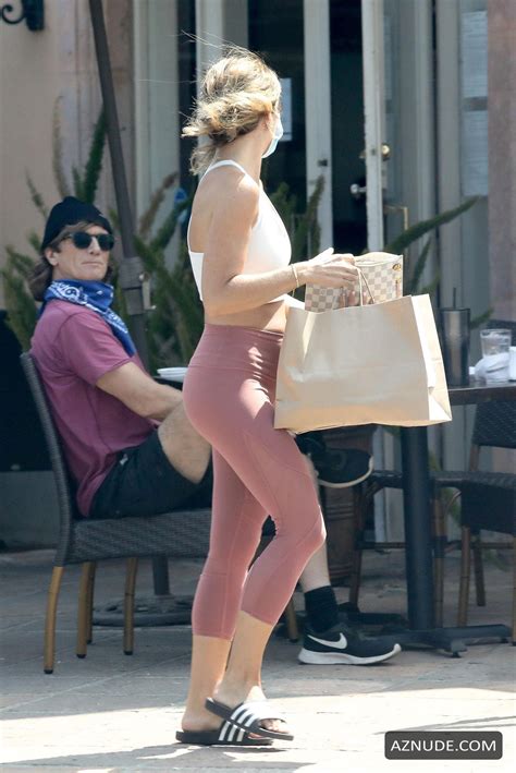 Jillian Michaels Picks Up A Sushi Lunch From Bui Sushi In Malibu Aznude