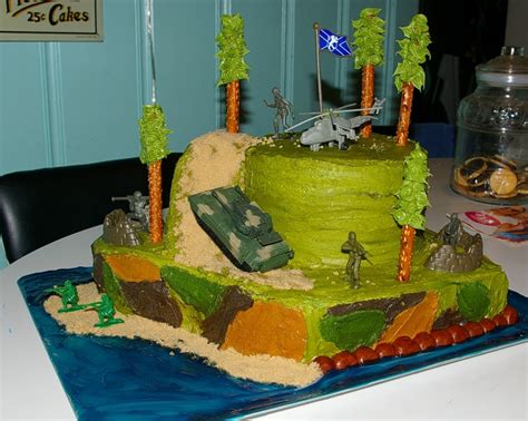Below you'll find a simple army cake that celebrates 25 years of service or also could be used for a camo cupcake design idea! Special Day Cakes: Amazing Camo Birthday Cake Decorations