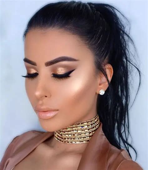 22 Glamorous Golden Bronze Makeup Examples