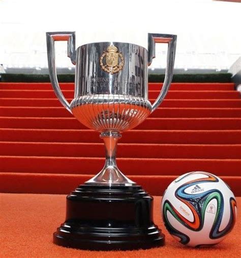 Copa Del Rey 2015 Trofeos Chistes De Fútbol Trofeos Y Premios