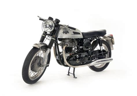 1959 norton 650 dominator in a wide line frame and dresda swing arm and engine plates complete with letter from norton owners club stating year of manufactuer. Norton Motorcycles 650 Super Sport (1962) - Studio 434