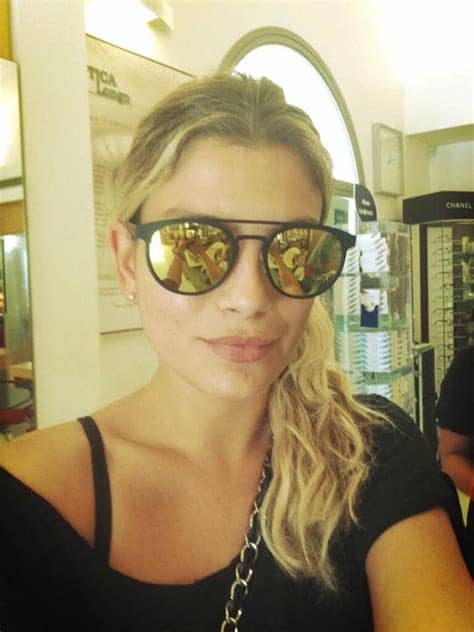 Anche emma marrone infatti, si è aggiunta alla lista delle star che hanno abbandonato le calde nuance del miele a vantaggio di un biondo ghiaccio deciso e biondo platino, impossibile resisterti! Emma Marrone addio capelli corti, benvenute extension ...