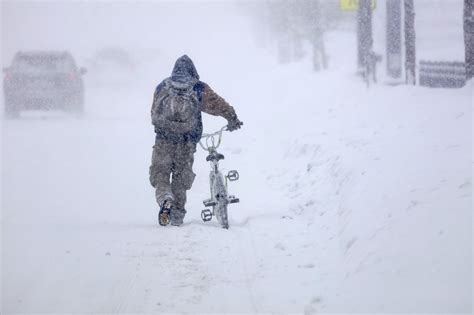 Winter storm closes schools, halts travel across Midwest 