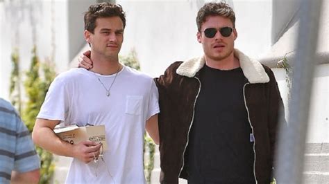 Is Richard Madden Gay The Truth Behind The Rumors Rallshe