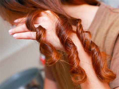 If you are willing to try and change your look, a good option could be to straighten your curly hair. 3 Ways to Curl Your Hair with Tongs - wikiHow