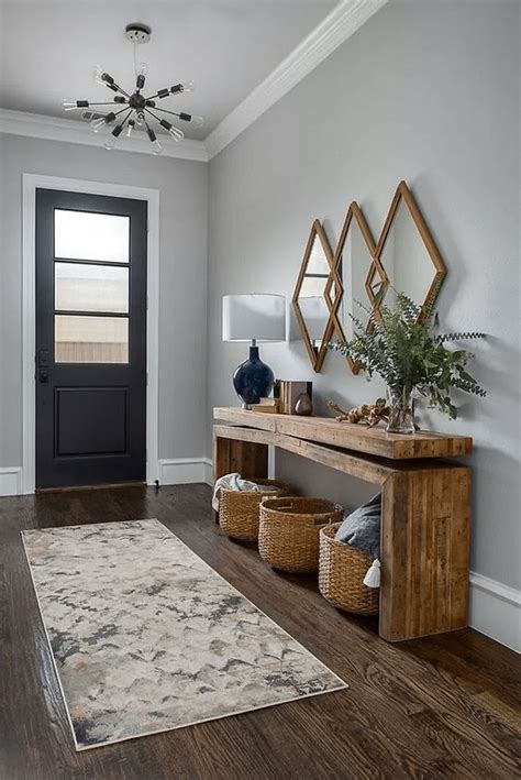 10 Decorating A Small Foyer