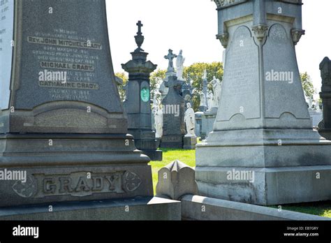 First Calvary Cemetery Queens Ny Usa Oct 18 2014 Stock Photo Alamy