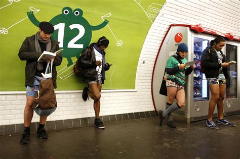 Legs Bared Around The World For Annual No Pants Commute Tuoi Tre News